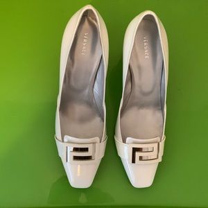 BRAND NEW VERSACE Size 7.5 White Greca Pump 8CM Heel Lacquer Box Include